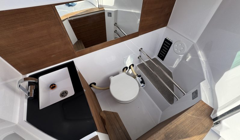 Axopar 28 Cabin full